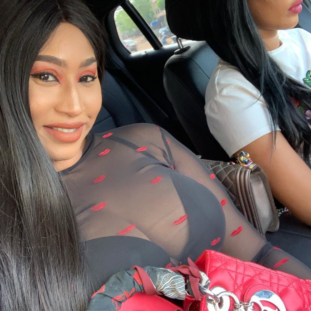 (Photos) Le décolleté complètement Electrique de Diaba Sora qui enflamme Instagram !