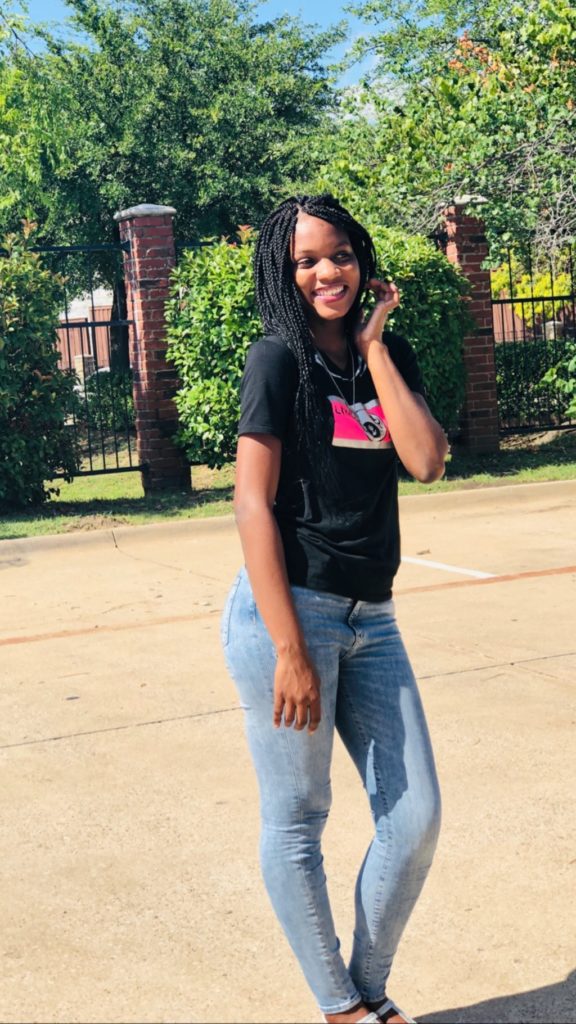 12 Photos – Disparue du petit écran, Nafi refait surface