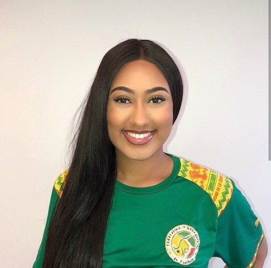 03 PHOTOS: Une nouvelle supportrice des « Lions » fait trembler les tribunes