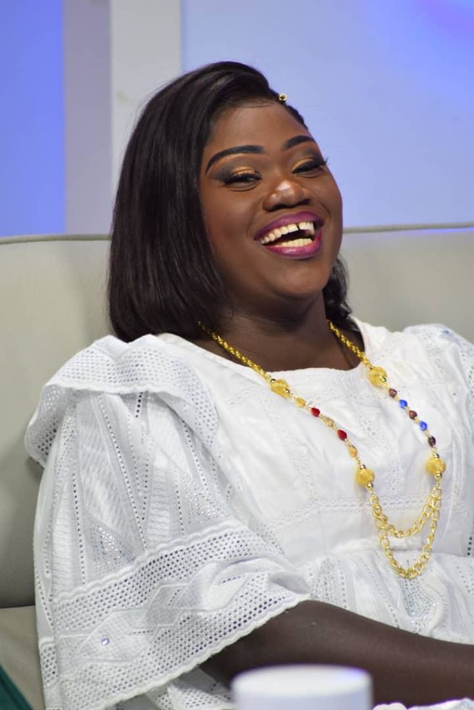 (05 Photos) Thioro Mbar Ndiaye: La Journaliste et Présentatrice au sourire ravageur