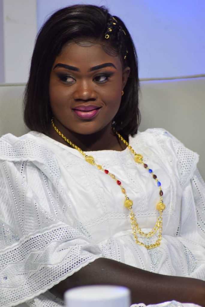 (05 Photos) Thioro Mbar Ndiaye: La Journaliste et Présentatrice au sourire ravageur