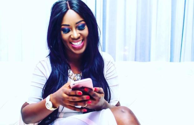 08 Photos : Enfin la douce moitié de Cheikhou Kouyaté Zahra Mbow s’affiche toute radieuse avec le sourire malgré tout…