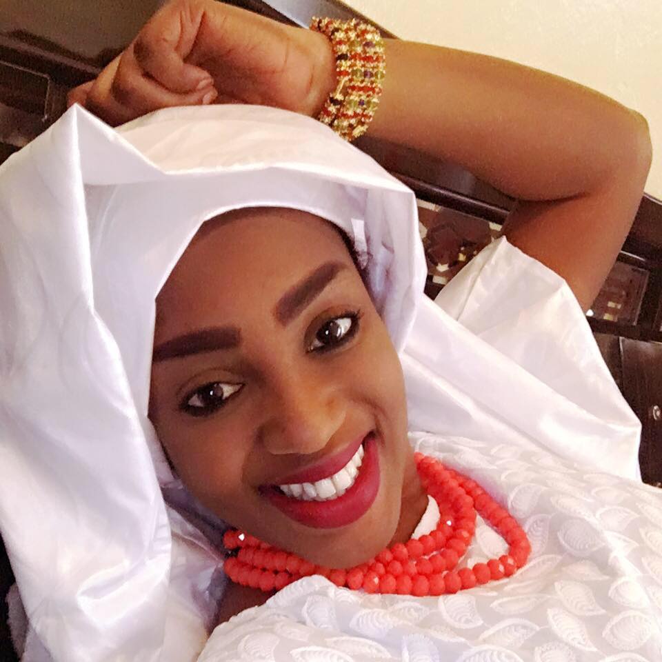 08 Photos : Enfin la douce moitié de Cheikhou Kouyaté Zahra Mbow s’affiche toute radieuse avec le sourire malgré tout…