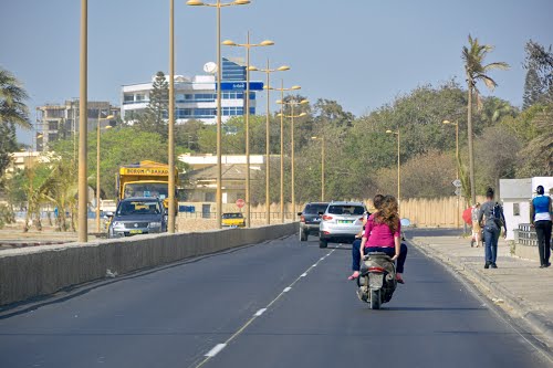 Corniche-Ouest:Un scooter-man gaze un conducteur de véhicule en pleine circulation et le dépouille de son argent