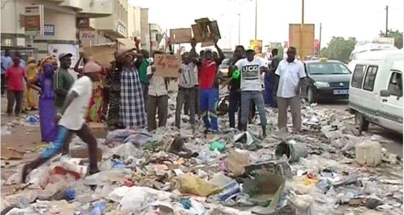 Une dette de 7 milliards de l’Etat fait de Dakar la capitale des ordures
