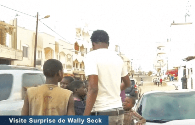 Vidéo : Découvrez ce que fait Wally Seck, machallah, il distribue de... !