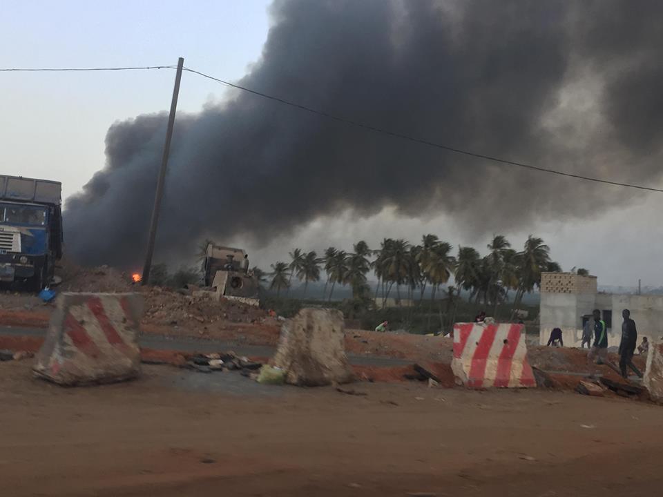 (14 photos) : Découvrez l’origine de cette fumée noire qui se propage sur Dakar