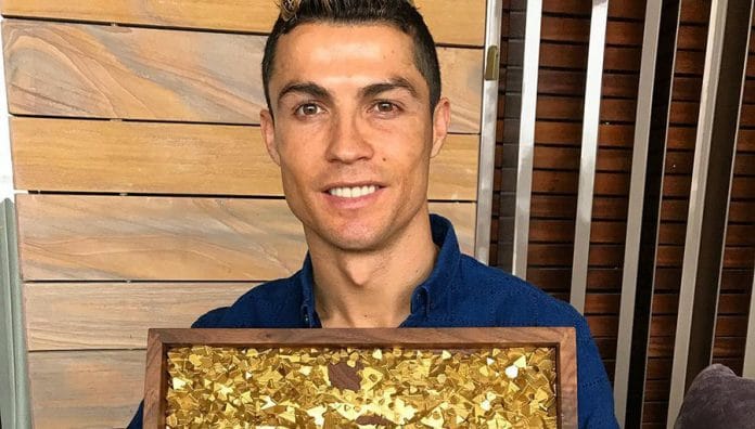 Football : Découvrez le cadeau en or que Nike a offert à Cristiano Ronaldo