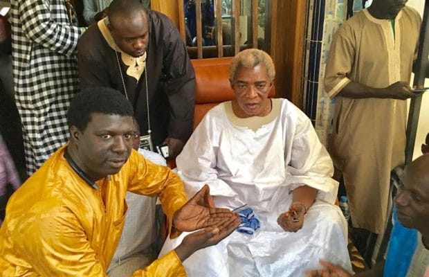 ( 09 Photos ) Fallou Dieng à Touba chez son marabout Serigne Abdou Karim MBACKE