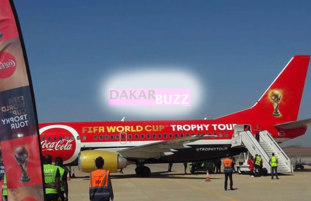 Vidéo: L’arrivée du trophée de la Coupe du monde à Dakar....Regardez!!!