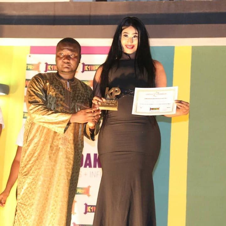 (Vidéo) Diaba Sora reçoit le trophée des 21 jeunes les plus influents du Mali