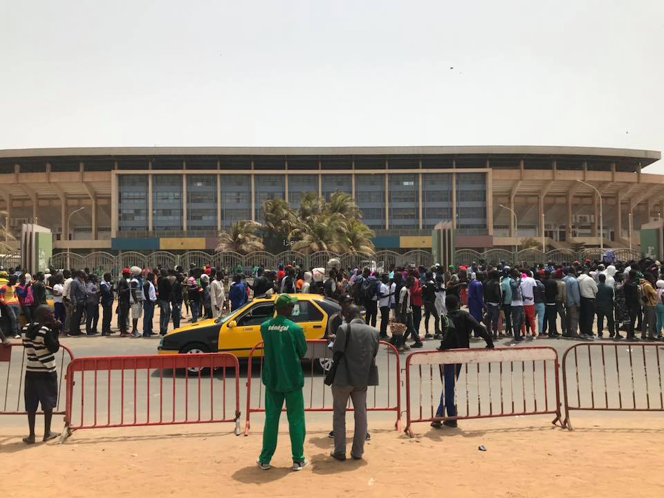 En direct du stade Léopold Sedar Senghor: Les supporters ont pris d'assaut les lieux