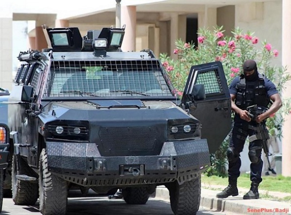 Macky Sall renforce la sécurité chez lui à Mermoz