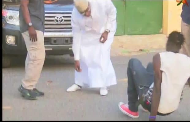 Vidéo: Regardez ce que Yawou Dial fait au ministre, Matar Bâ …