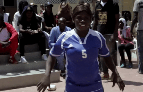 Vidéo : Oumy Diagne, Daro et Ndoumbé Ndiaye se mettent au football