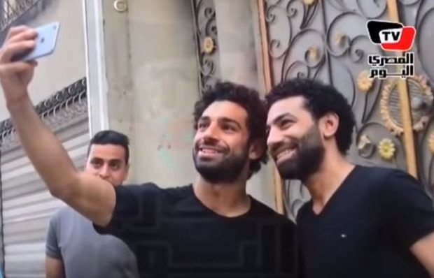 (Vidéo) Quand Mo Salah rencontre son sosie , une vidéo qui fait le buzz sur le net !