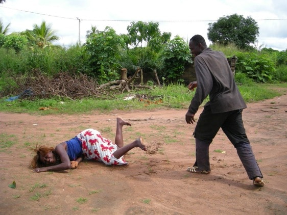 Vélingara : Un vieux de 60 ans violente son épouse qui refuse de l’obéir