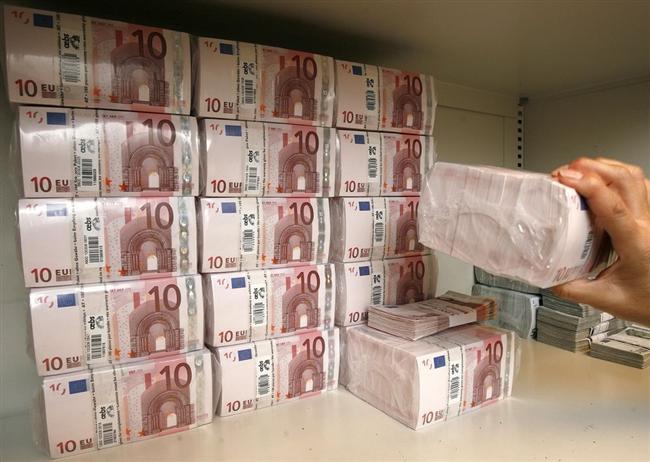 Une femme fait un change avec 1 000 euros en faux billets et rappelle pour une seconde transaction