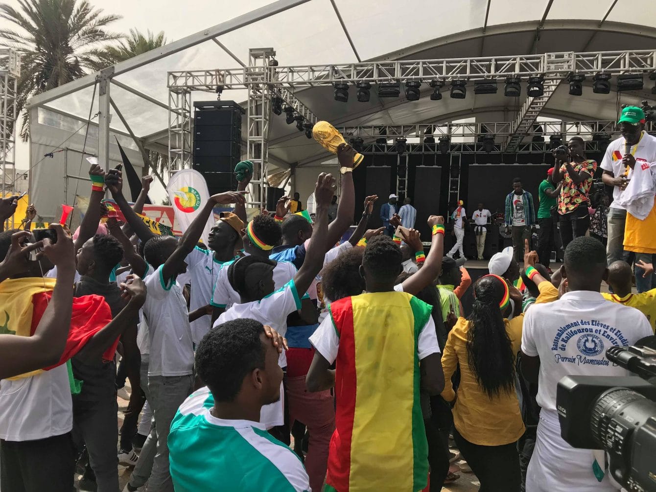 Photos+Vidéo: Revivez l'ambiance à la place de l'obélisque après le but de Gana Gueye