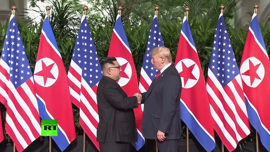 Urgent – Vidéo: Donald Trump vs Kim Jong-un, la poignée de main. Regardez !