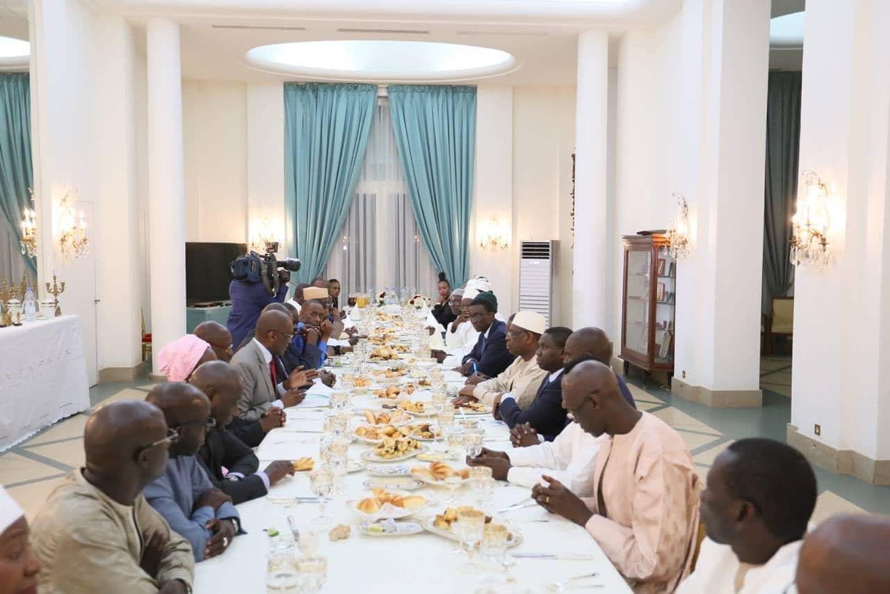 ( 05 Photos ) Le Ndogou royal offert par Macky Sall aux milliardaires: Babacar Ngom, Youssou Ndour, Ameth Amar et…