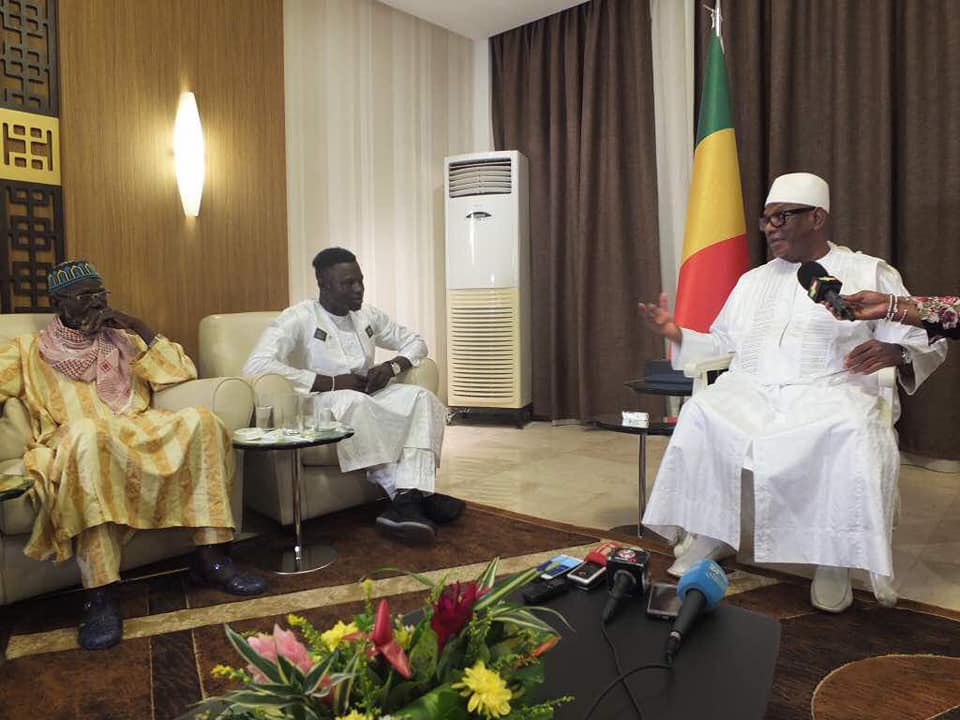 (15 Photos) : Mamadou Gassama et son père reçu par le président du Mali (IBK)