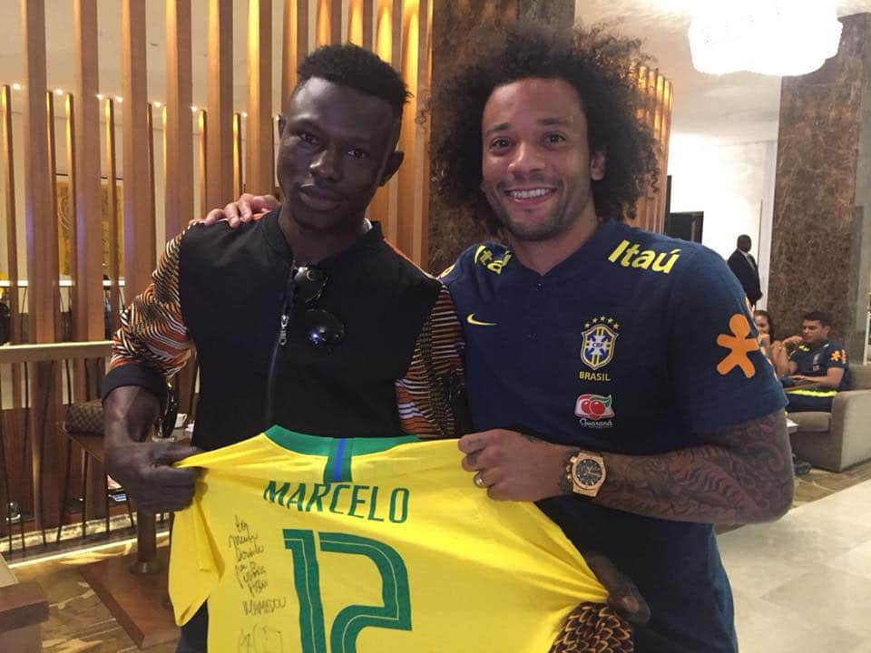 (6 Photos) – La rencontre entre Marcelo et Mamoudou Gassama