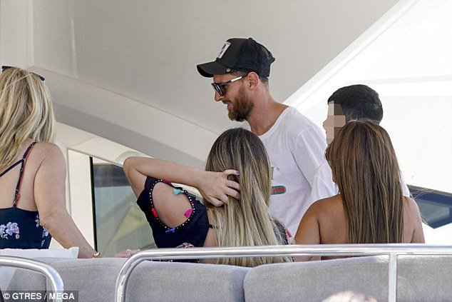 (20 Photos):Messi en vacance avec sa femme et ses enfants