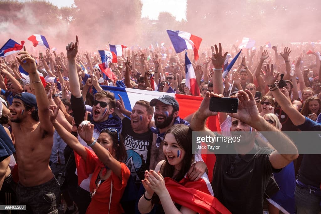 (Vidéo + 28 Photos) Paris : les Français célèbrent la victoire des Bleus à la Coupe du monde
