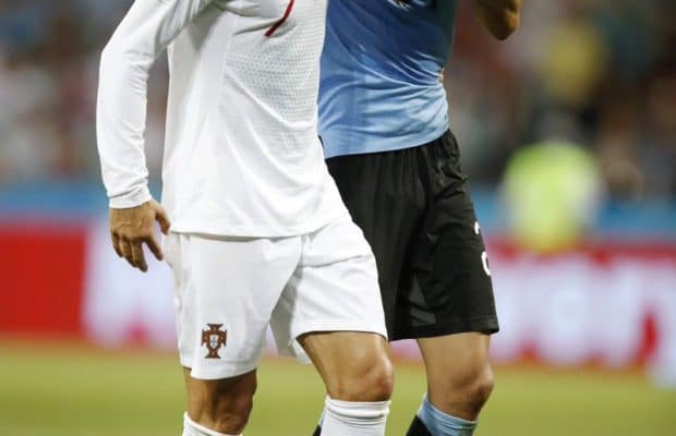 ( 05 Photos ) Uruguay – Portugal : le geste fair-play de Ronaldo sur la blessure de Cavani