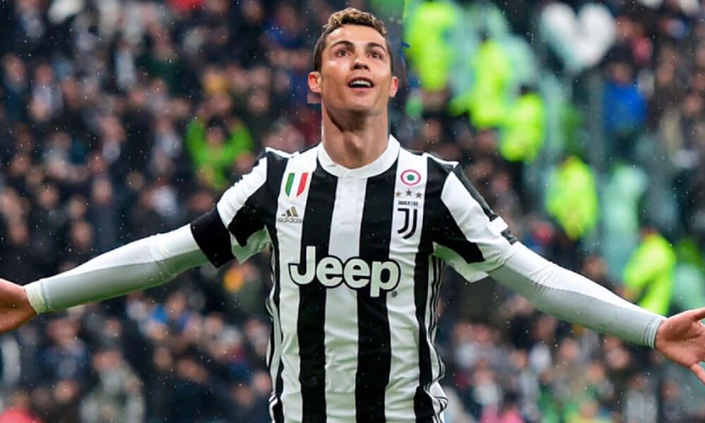 « Transfert du siècle » : Cristiano Ronaldo a officiellement signé avec la Juventus de Turin