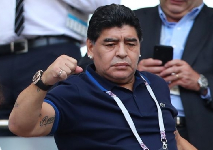 Diégo Maradona: Complètement ivre, il tente de répondre à une question