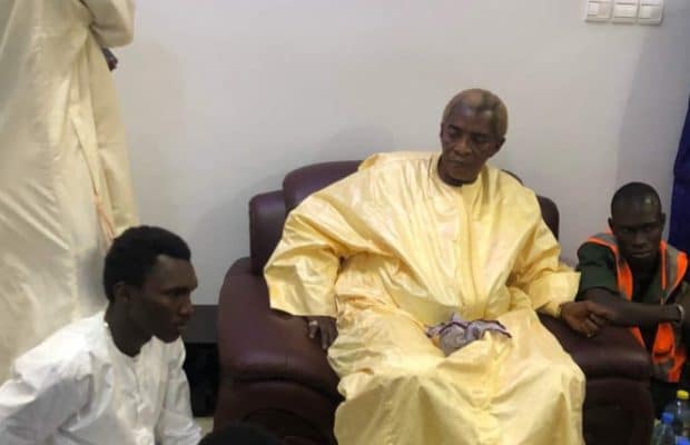 04 Photos : Serigne Abdou Karim Mbacke rend visite à son fils Serigne Modou Bousso Dieng le prince de Baye Karim