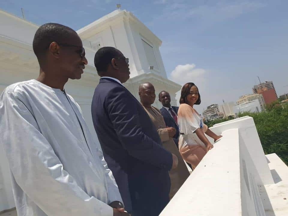 ( 12 Photos ) Macky Sall fait visiter le Palais Présidentielle à l’équipe de kenkeliba