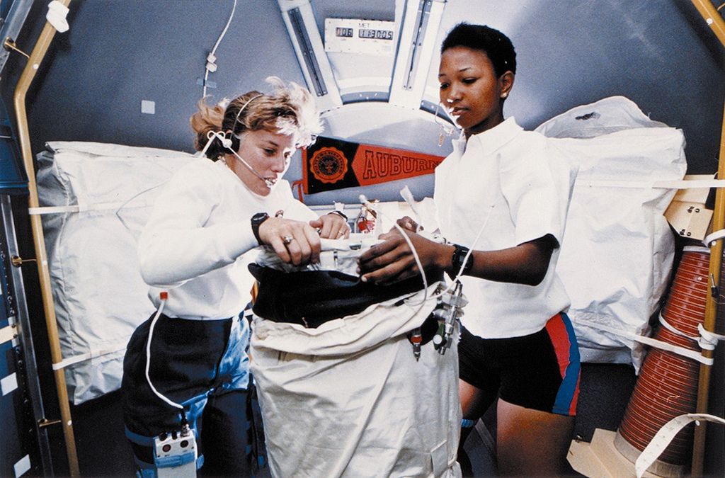 ( 04 Photos ) Mae Jemison, première femme astronaute noire dans l’espace