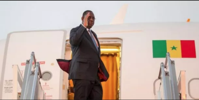 Macky Sall prend encore les airs, direction…
