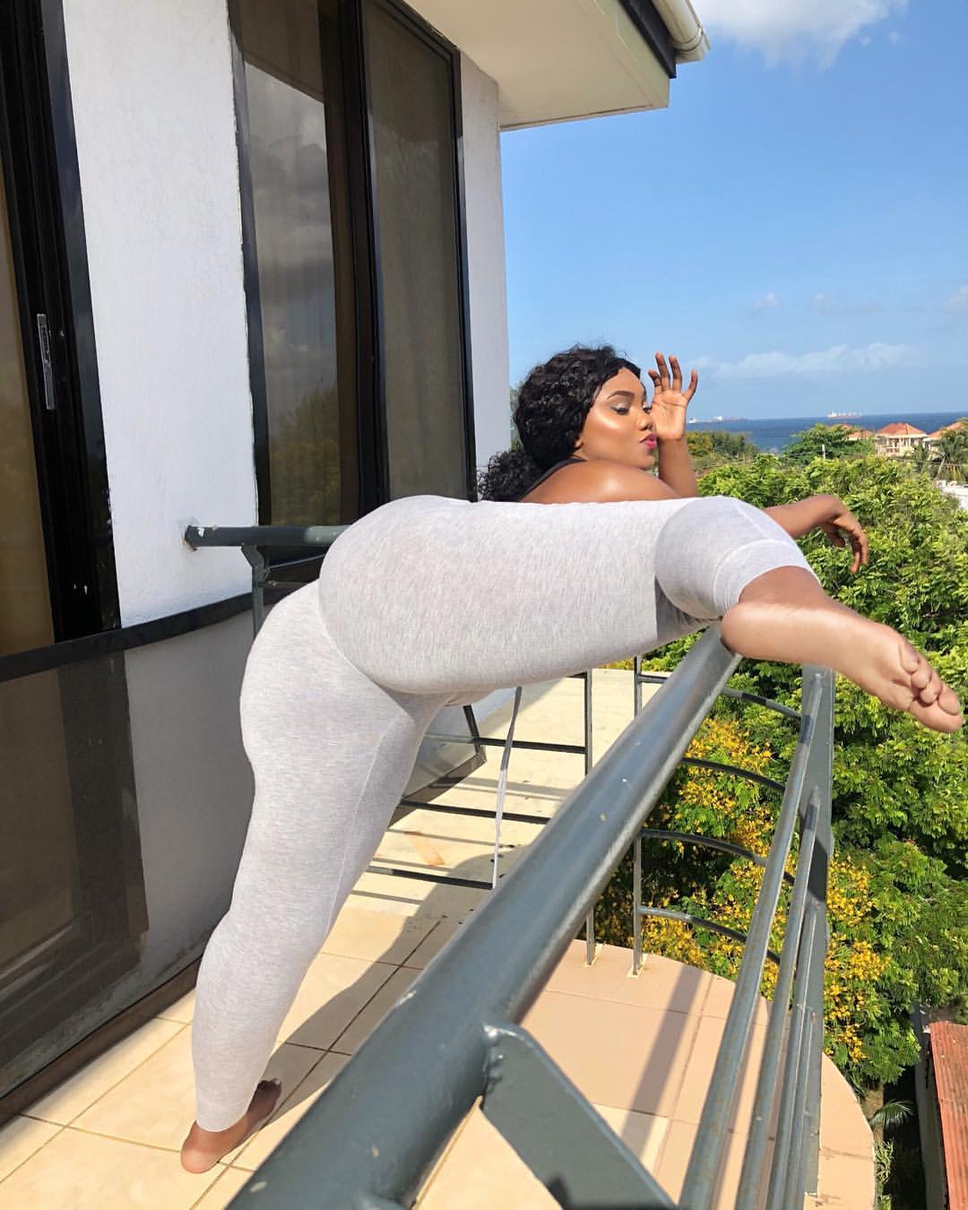 15 photos – Sanchi, la rivale d’Eudoxie Yao, fait monter la température sur instagram (attention aux yeux)