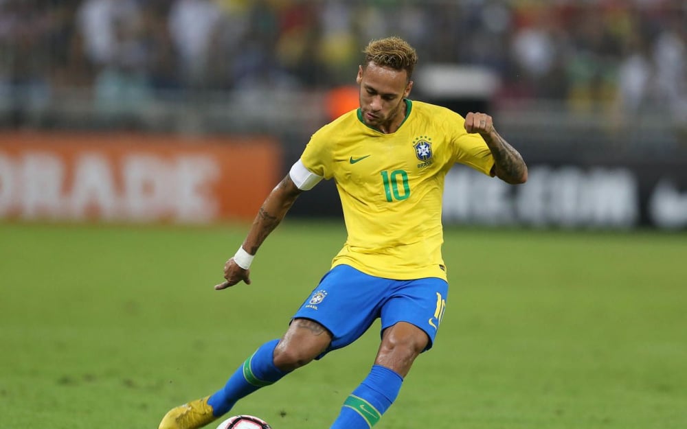 Brésil: Pelé galvanise Neymar