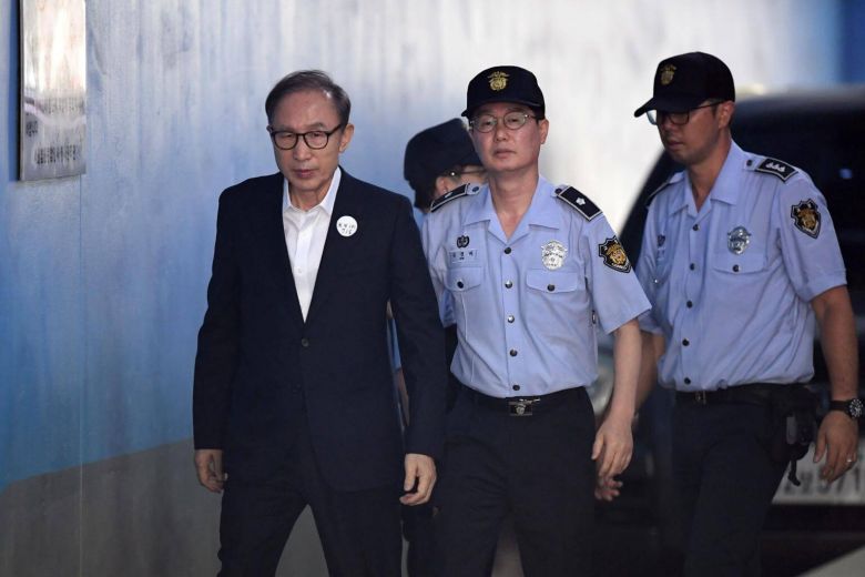 Corée du Sud : l’ancien président Lee Myung-bak condamné à quinze ans de prison