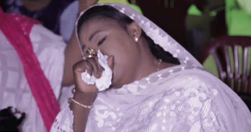 (Vidéo) Fatou Gueweul Diouf fond en larmes lors de son Safar organisé à l’occasion du Magal 2018