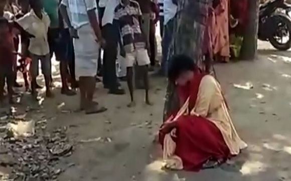 (Vidéo) Inde – Une musulmane ligotée à un arbre pour avoir tenté de….