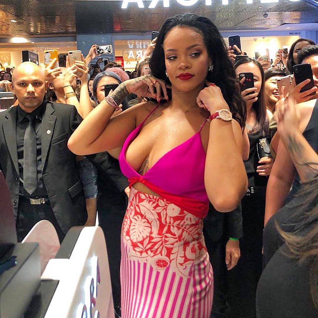 (Photos): Rihanna: Son défilé de looks embrase les réseaux sociaux !