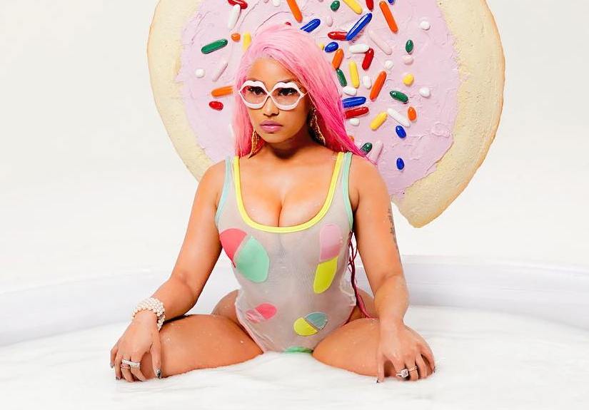 03 photos - Nicki Minaj fait la promo de son nouveau single en montrant ses f*sses !