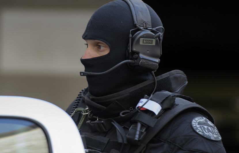 Armé d’une grenade lacrymogène : Il exige d'être reçu par Emmanuel Macron