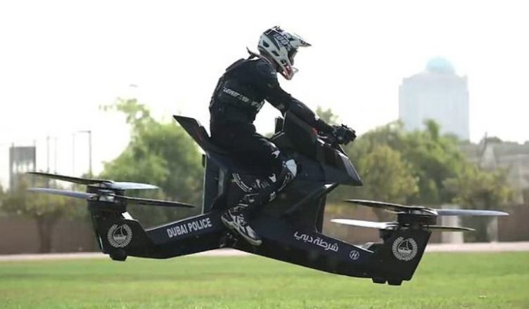 Vidéo - La police de Dubaï s’équipe d’une moto-volante, la démonstration est hallucinante