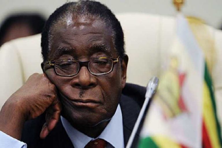 Zimbabwe – Robert Mugabe ne peut plus se tenir debout (maladie)