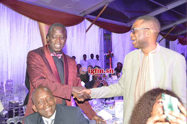 (Photos) une poignée de main exceptionnelle entre Youssou Ndour et Thione Seck…