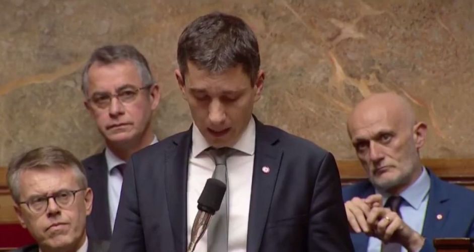 Un député français fond en larmes après la fusillade de Strasbourg
