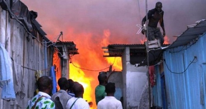 Urgent : Un violent incendie s'est déclenché au marché au poisson de Thiès