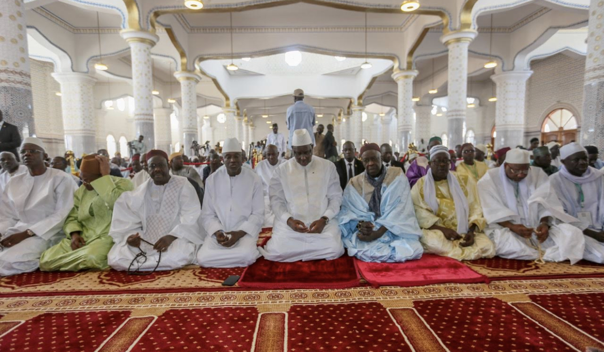 Inauguration Mosquée de Pikine : Macky Sall - Serigne Mansour Sy Djamil fument le calumet de paix
